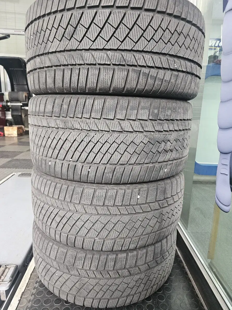 245/45R19 , 275/40R19 콘티넨탈 윈터타이어 1대분